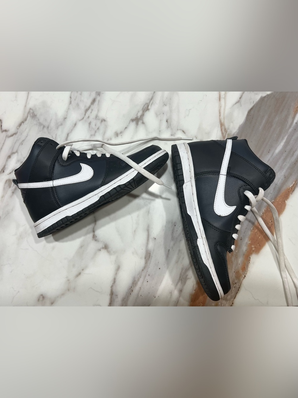 Nike Dunks Black and White High-Top big kid 4.5